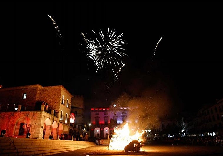 Así han sido los últimos dragones derrotados por San Jorge en Cáceres